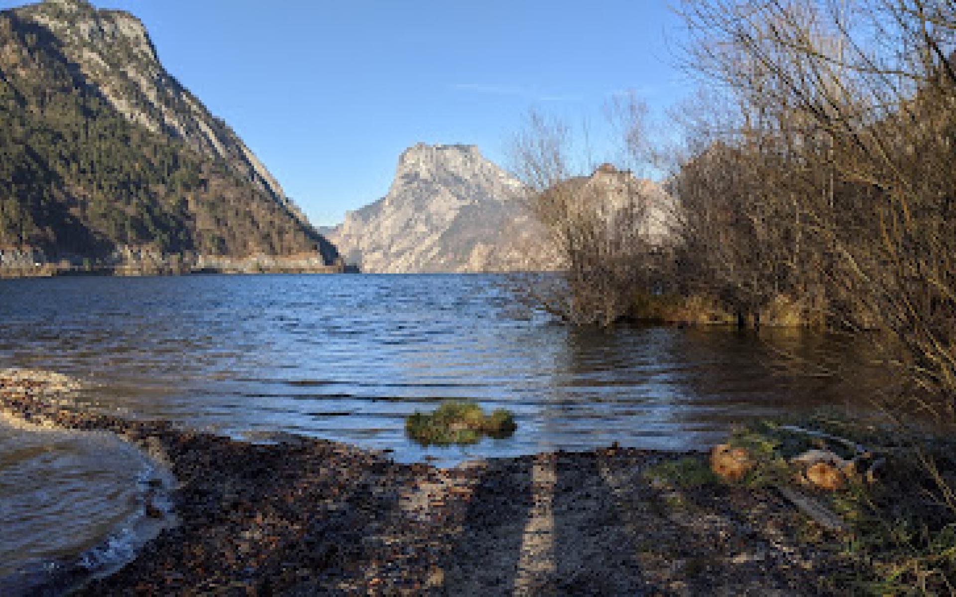 Blick auf auf den Traunsee im WInter